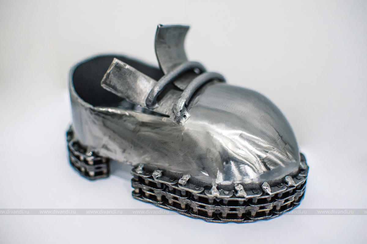 Обувь из металла